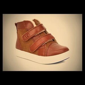 Little Girls UGG Rennon II boots size 9